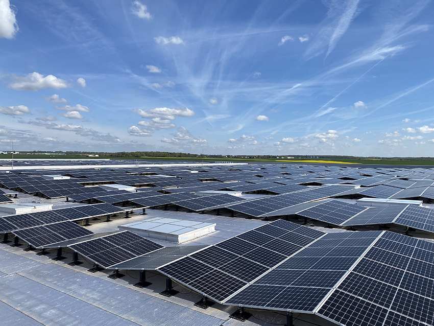 Urbasolar met en service la plus grande centrale photovoltaïque en toiture de France à Beauvais