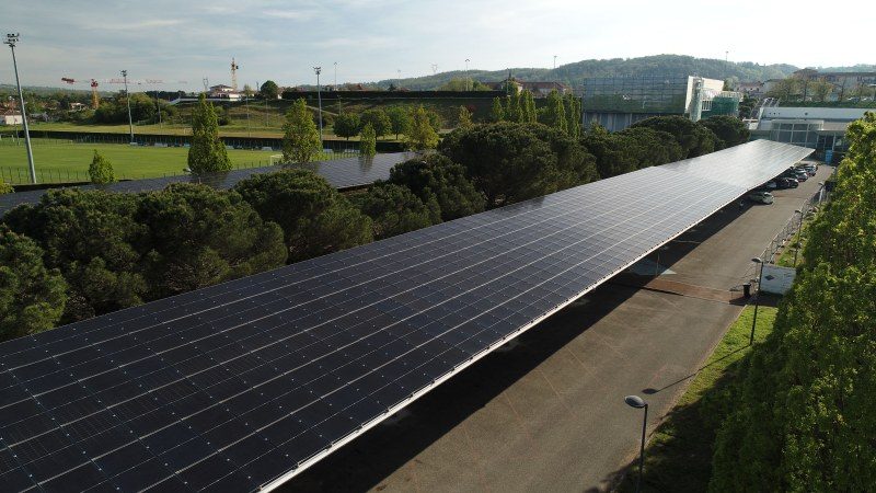 Solarhona inaugure une centrale solaire sur ombrières en Isère