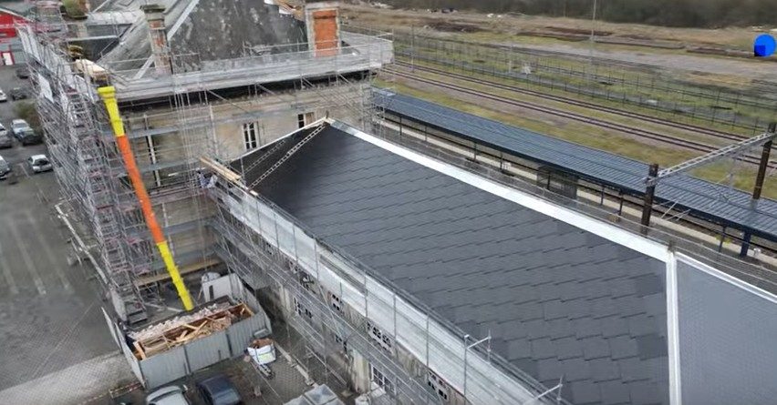 SNCF Gares & Connexions lance un projet pilote de tuiles photovoltaïques à la gare de Sedan