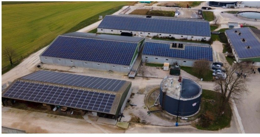 Une ferme agricole dotée d’un méthaniseur produit 1 MW d’énergie solaire en toute sécurité