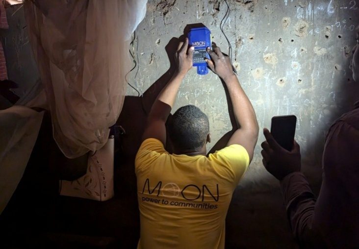 EDFI ElectriFI investit 2 millions d’euros pour permettre à Moon de tripler le nombre de foyers connectés au Togo